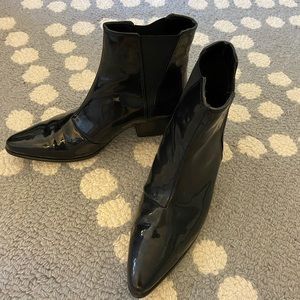 Urban Outfitters pointy toe Chelsea boots